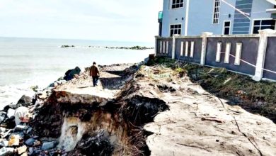 Photo of 曾因海蚀引起关注 巨浪侵袭 别墅或倒塌