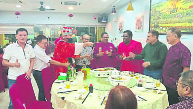 Photo of 马口狮子会春节捞生 邓和发扮财神派红包