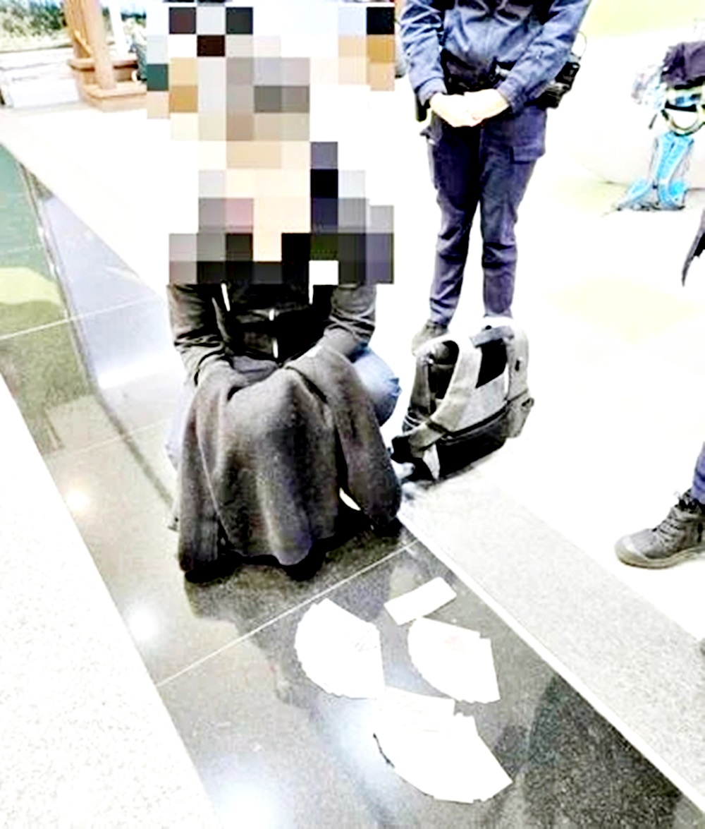 捡钱包取钞票扮好心交还 贪心乘客因小失大 登不了飞机 | 即时 | 国际 | 2025-02-12 – 光明日报