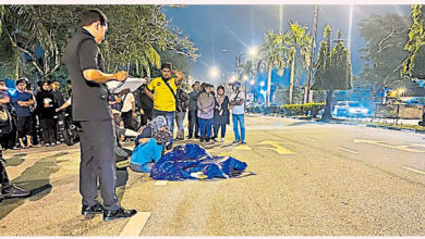 Photo of 换车道翻覆跌落路面 骑士被长巴碾死