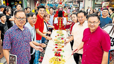 Photo of 颜天禄：春节百万目标近了 6天25万人次逛鸡场街