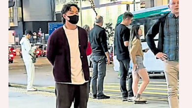 Photo of 陈奕迅 穿旧外套开工