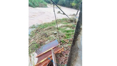 Photo of 洪水衝断巴拉河吊桥 400原住民受影响