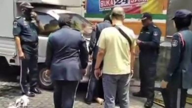 Photo of 与市政局官员起冲突 4小贩被逮捕