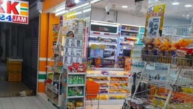 Photo of 便利店员工超暖心！ 让浪浪躺门口吹冷气