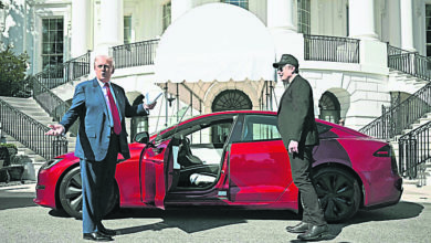 Photo of 特朗普力撑马斯克 花35万购特斯拉电动车