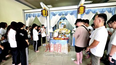 Photo of 15岁男生晕倒不治〡泪唱《慢慢》与《友谊长存》 同学亲友送别加俊