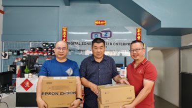 Photo of 倪浤展捐赠投影机 助提升3华小教学设备