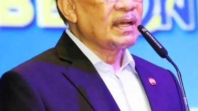 Photo of “除非买太多车娶太多妻” 安华驳反对党“贫困”论