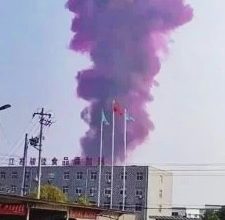 Photo of 江苏泰州高港区爆炸酿4死4伤 紫色浓烟冲天