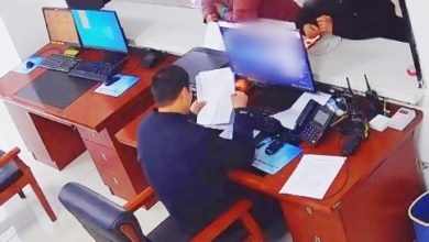 Photo of 孙子买手机送同学 奶奶积蓄被花光