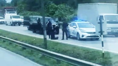 Photo of 悄无声息从车行驾走货卡 警迅速连人带车扣查