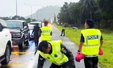 Photo of 以为是路障查车开罚单 警方暖心派粥过节