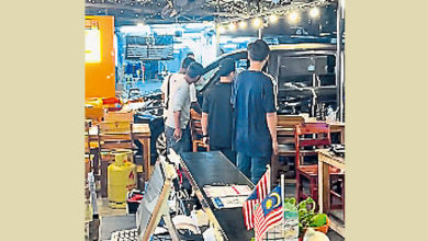 Photo of 车撞餐厅再撞车 疑酒驾司机被扣