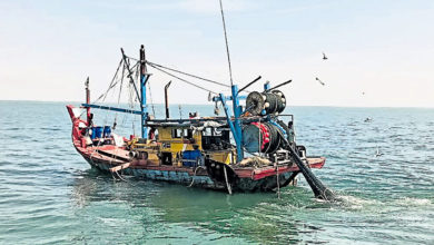 Photo of 霹海事执法机构巡逻队 扣违规货船本地渔船