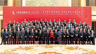 Photo of 赴京出席论坛 李泽楷与李强大合照