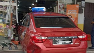 Photo of 眼看罗里驶近心慌 司机踩油撞入店
