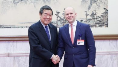 Photo of 会见跨国公司负责人 何立峰：欢迎扩大在华投资