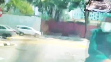 Photo of 女子石砸特斯拉 车内摄像头拍下全程