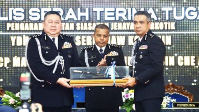 Photo of 服务警队34年 许国振荣休 好同僚阿育汉陪同
