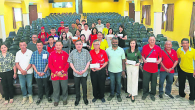 Photo of 顶级手套创办人捐助 40万移交华小神庙
