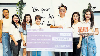 Photo of 义卖为光育建校献力 Wealth Wave Team筹2.9万