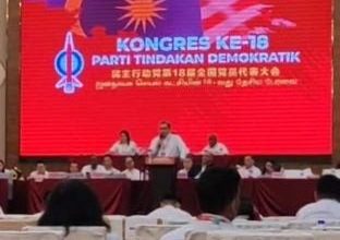 Photo of 代表质疑麦克风清真 陆兆福怒斥: 再说一次 永久噤声!