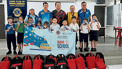 Photo of Penang Armenian狮子会 送暖丽泽A校12生