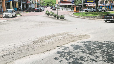 Photo of 搅拌车沿路漏水泥砂石 欧开忠随痕跡揪承包商