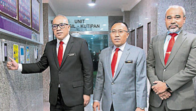 Photo of 接怡市长委任状后 查末克沙里即上班