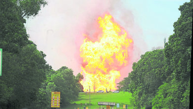 Photo of 布特拉高原 天然气管爆炸 冲天烈焰狂烧数小时 毁49民宅疏散112人
