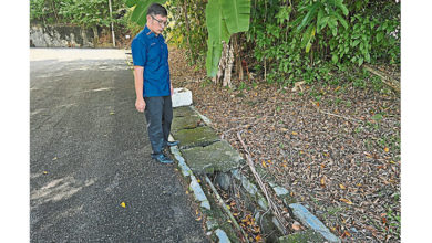 Photo of 芙敦依斯迈医生路沟渠崩塌 雨水难排路面积水