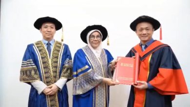 Photo of 献力传统医学教育 陈威延中医师获颁荣誉院士