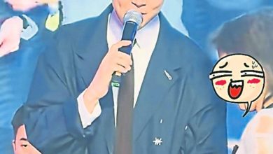 Photo of 张振朗登台遭粉丝突袭 笑称以后带保安