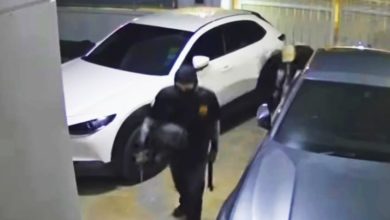 Photo of 【视频】2蒙面刀匪“断电”诱开门 住户机警逃劫