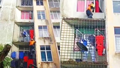 Photo of 【视频】男童爬窗危坐三楼墙沿 邻居徒手爬铁花救娃获赞