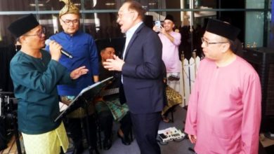 Photo of 【公正党党选】妙用名曲回应党选课题 安华：等一会儿
