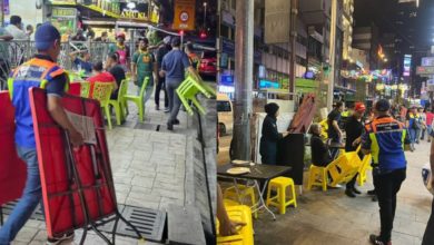 Photo of 还路于民 桌椅摆走道全扫光