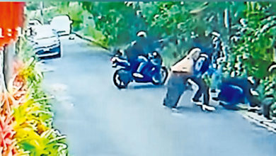 Photo of 女子被抢金项链跌伤 警正鉴定嫌犯身份