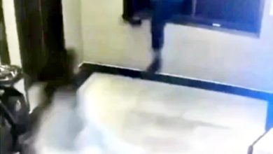Photo of 情侣吵架 男子情绪失控撞碎酒店玻璃