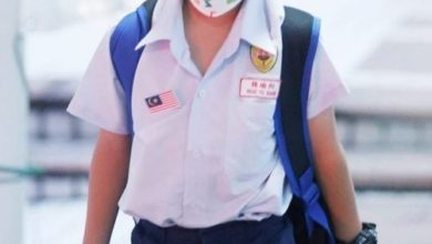 Photo of 戴国旗扣章上学咯! 小学生展现爱国精神