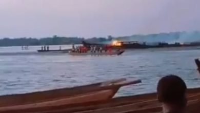 Photo of 木船著火沉没 148人死逾百失踪
