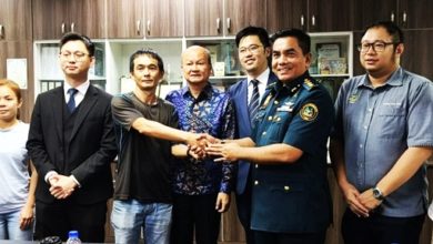 Photo of 双方达共识握手言和 茶室执法冲突事件圆满落幕