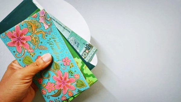 斥儿将青包钱全捐出去 ”帮人別把自己变穷人“ | 精选 | 即时 | 国内 | 2025-04-10 – 光明日报
