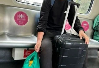 Photo of 日男坐女车厢拒离开 “他还笑我讲英语”
