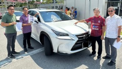 Photo of 天降玻璃砸车 车主: 料损失1万