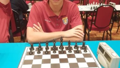 Photo of 3岁确诊听障不言弃 吕品谐20岁成国际象棋新星