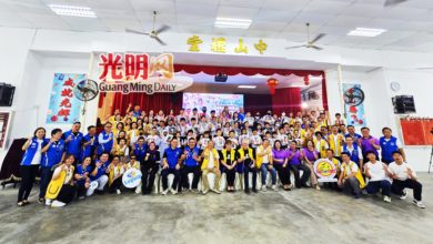 Photo of 峇央峇鲁狮子会 50平板150份文具捐3校