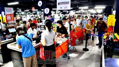 Photo of 汇入大马卡首天遇公假 SARA受惠者涌商店採购