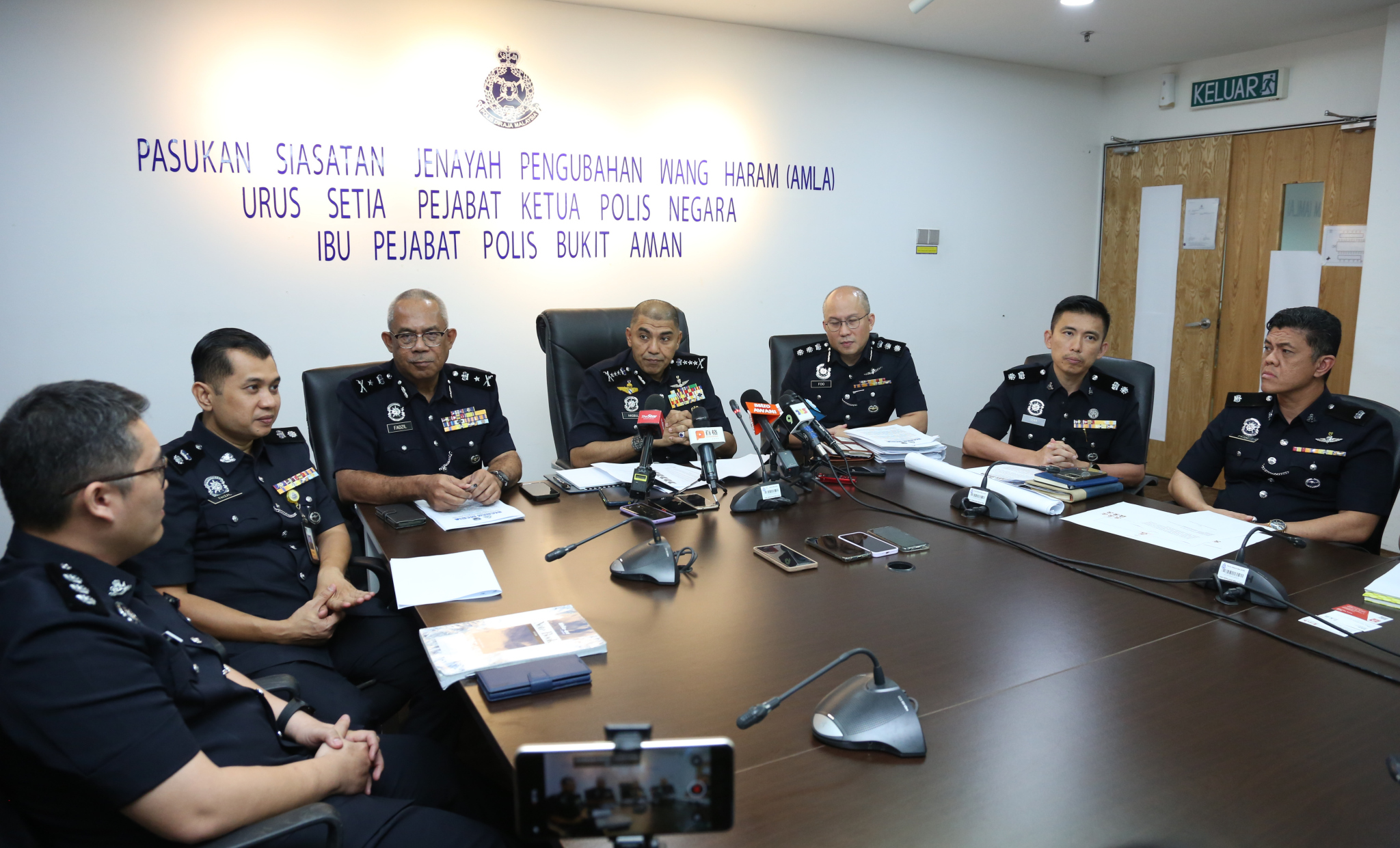 MBI诈骗案次轮行动2拿督律师招供认处理法律文件| 即时| 国内| 2025-04-22 – 光明日报